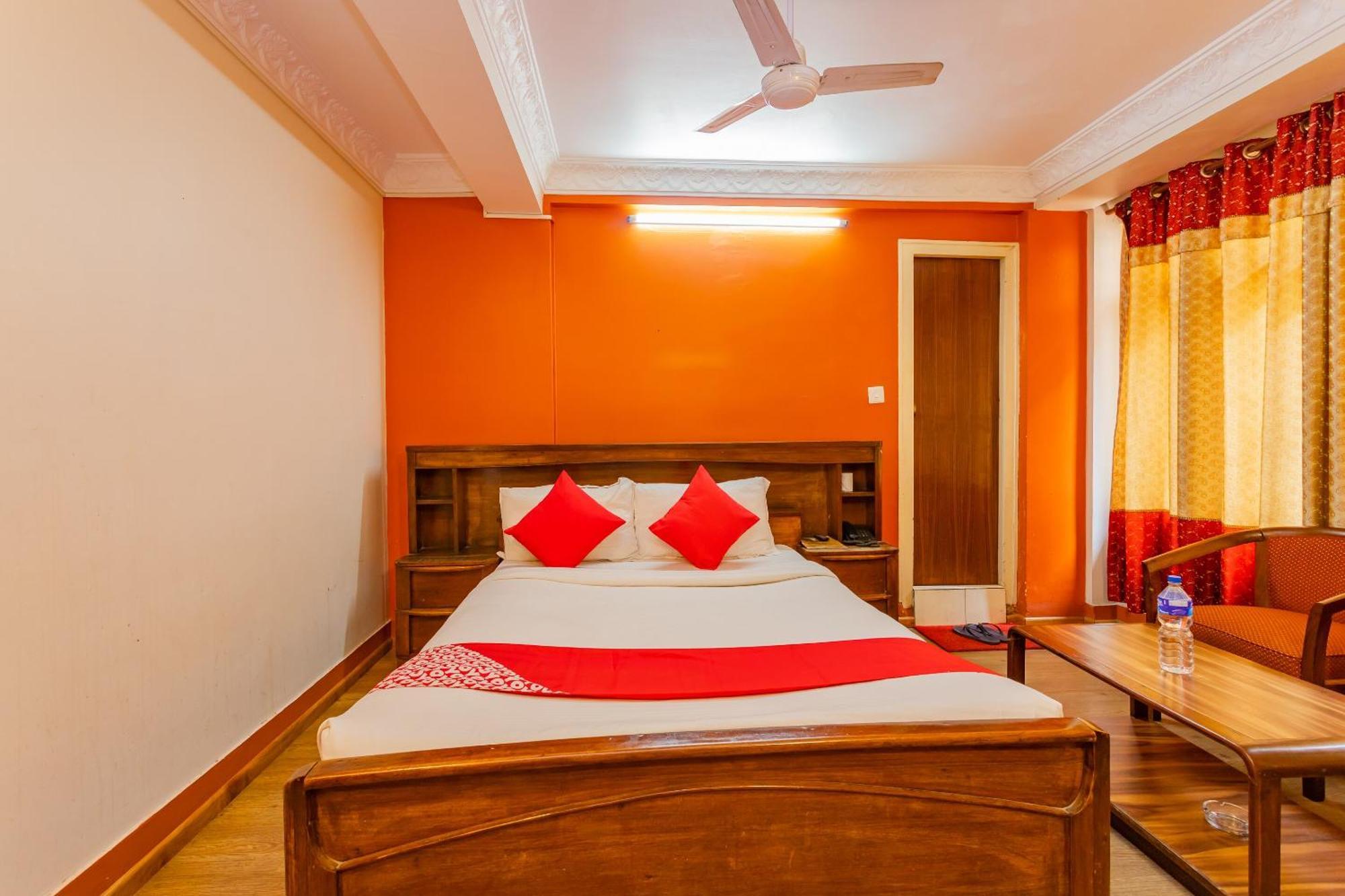 Oyo 795 Hotel Holiday Inn Kathmandu Exterior foto