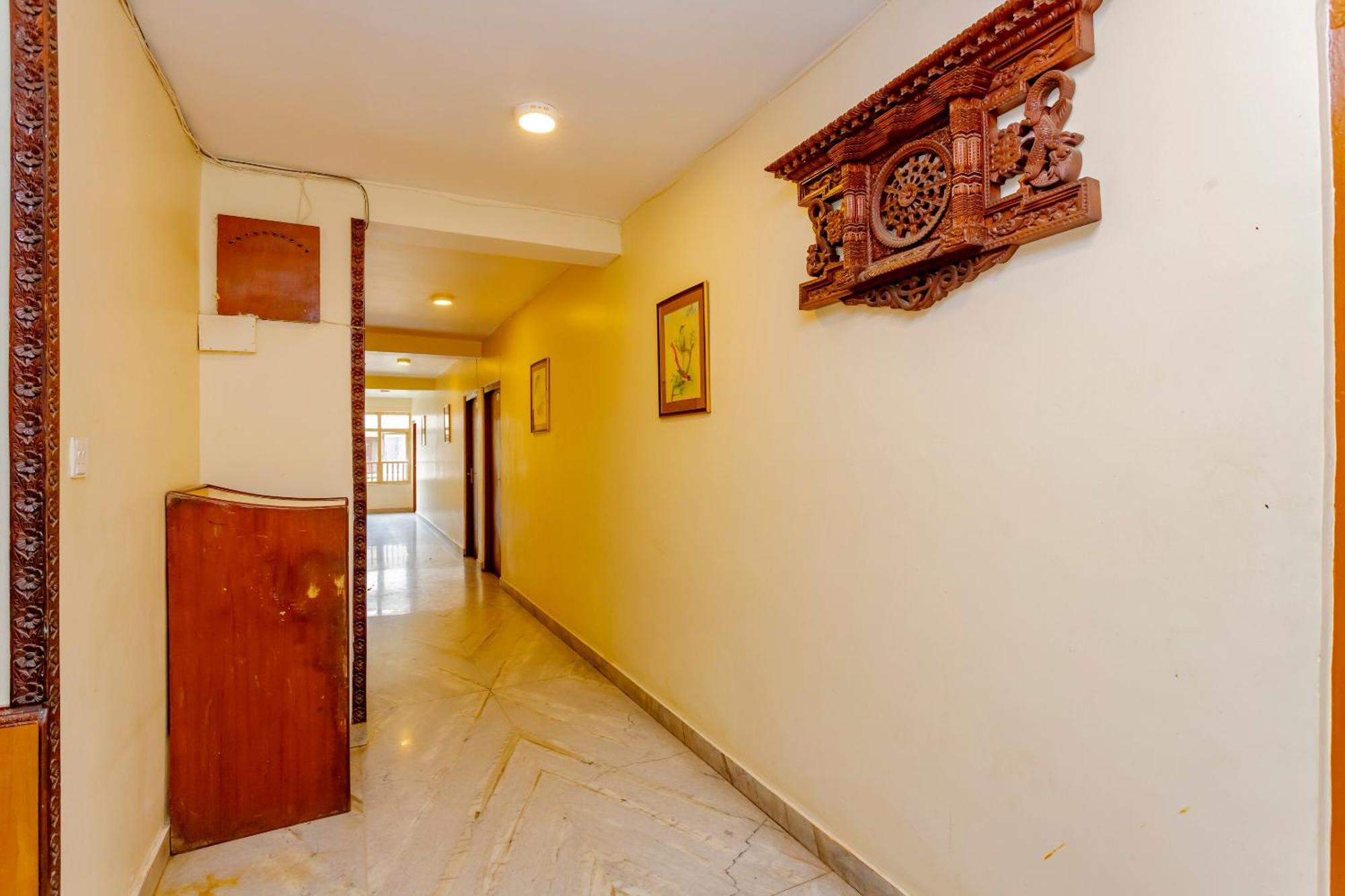 Oyo 795 Hotel Holiday Inn Kathmandu Exterior foto